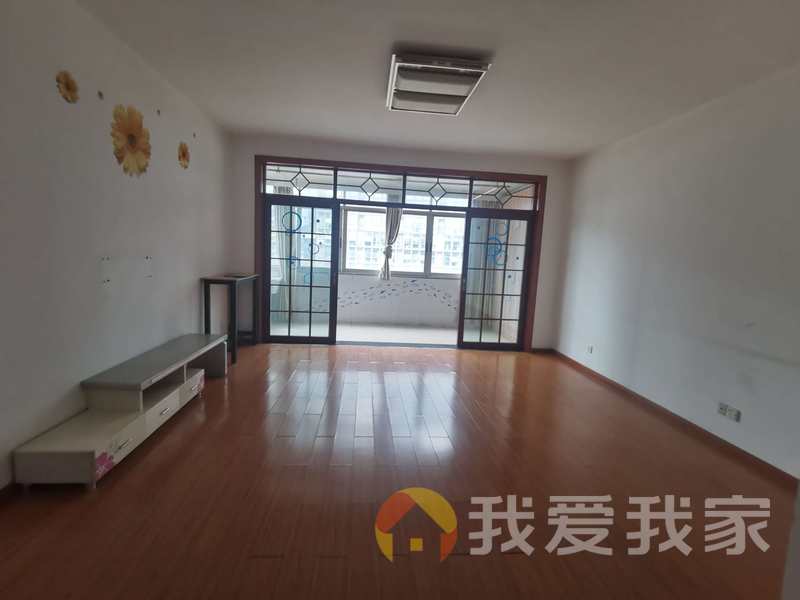 皮肤病医院宿舍 南北通透，采光好 装修好，环镜优美 视野好，诚心出售