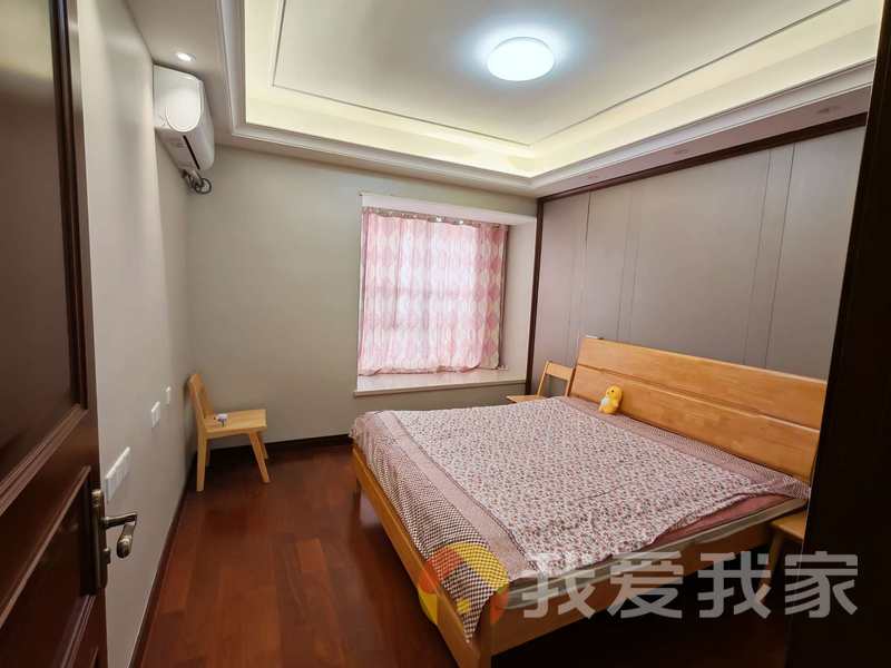 南昌我爱我家中海寰宇天下（阅湖居） 南北通透，采光好 装修好，环镜优美 视野好，诚心出售