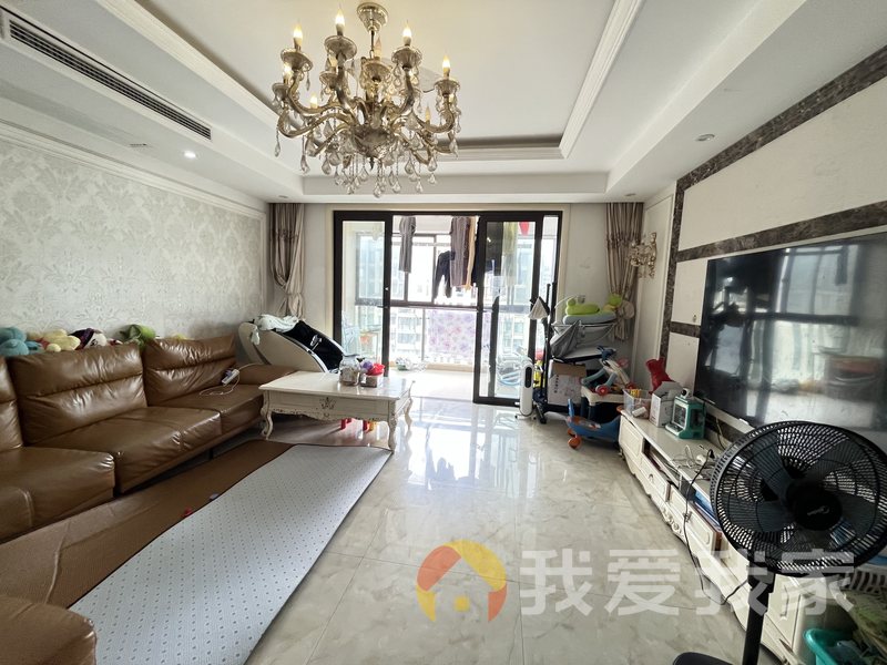 南昌我爱我家国贸天琴湾东区 南北通透，采光好 装修好，环镜优美 中间楼层
