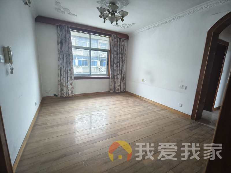 南昌我爱我家地铁口，阳光通透两房