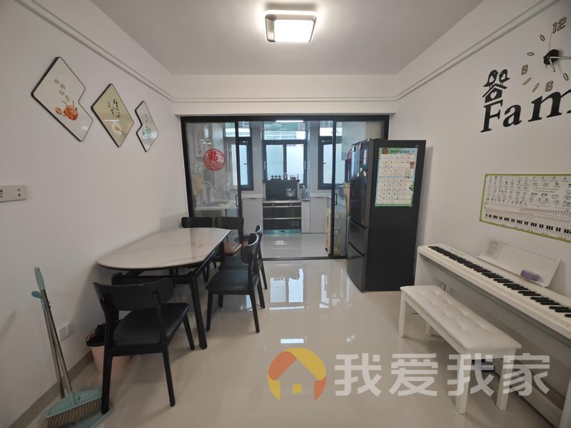 空港花苑 南北通透，采光好 装修好，环镜优美 视野好，诚心出售
