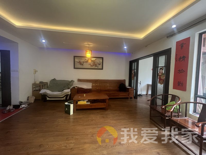 万科四季花城南区紫荆苑 南北通透，采光好 装修好，环镜优美 近地铁 视野好，诚心出售