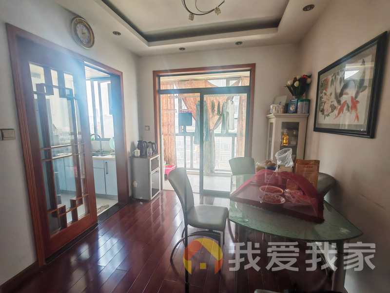 南昌我爱我家高能金域名都 南北通透，采光好 装修好，环镜优美 中间楼层