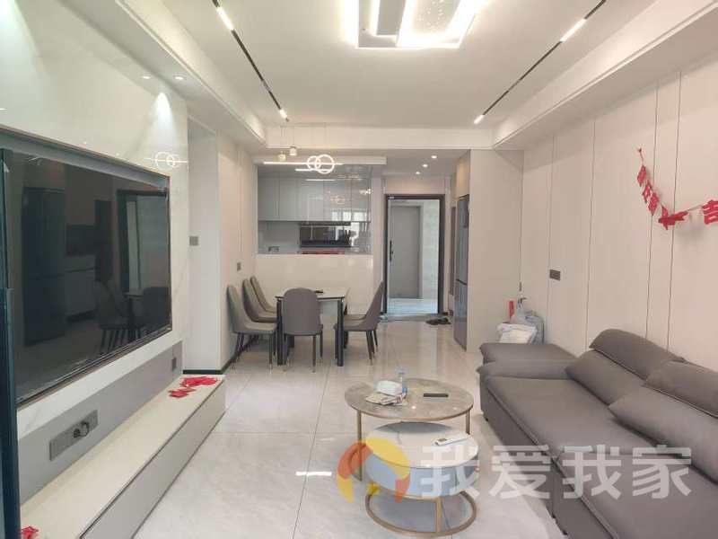 绿地悦滨江 南北通透，采光好 装修好，环镜优美 中间楼层