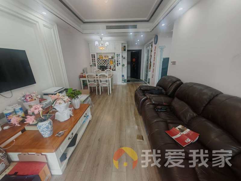 南昌我爱我家绿地外滩公馆 南北通透，采光好 装修好，环镜优美 近地铁 视野好，诚心出售