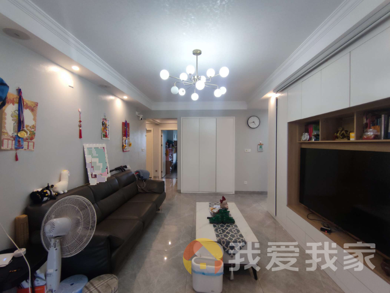 南昌我爱我家中央香榭花园一期 南北通透，采光好 装修好，环镜优美 近地铁 视野好，诚心出售