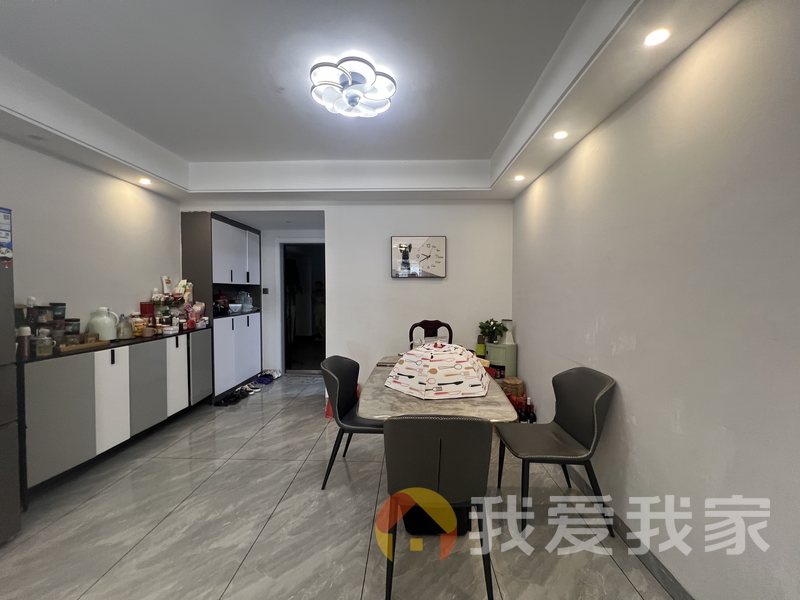 万科四季花城北区瑞香苑 南北通透，采光好 装修好，环镜优美 近地铁 周边匹套完善，，出行方便