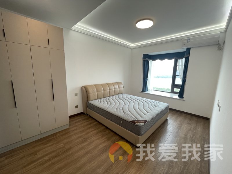 南昌我爱我家中骏世界城 南北通透，采光好 装修好，环镜优美 中间楼层