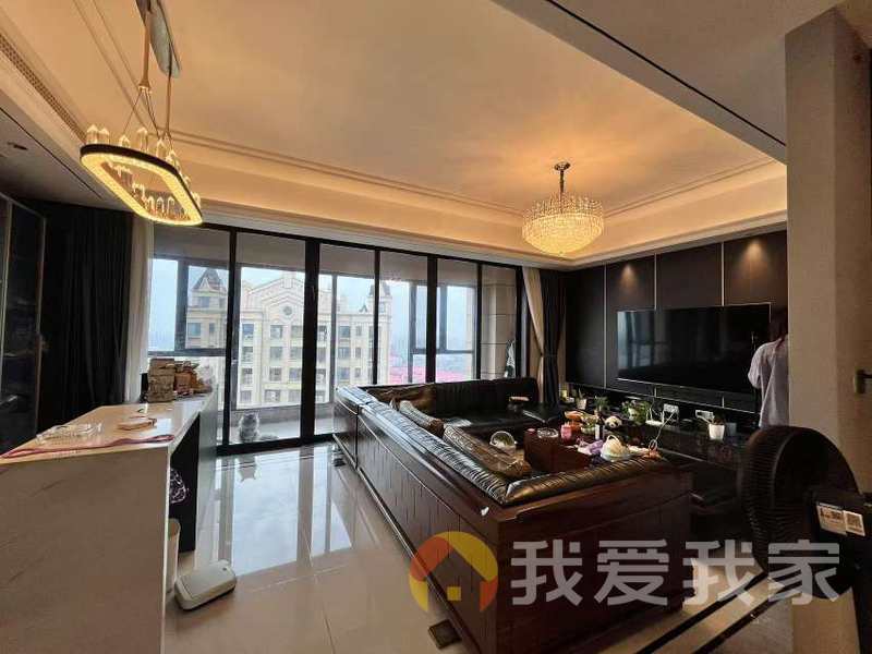 南昌我爱我家蓝光雍锦半岛 南北通透，采光好 装修好，环镜优美 近地铁 视野好，诚心出售