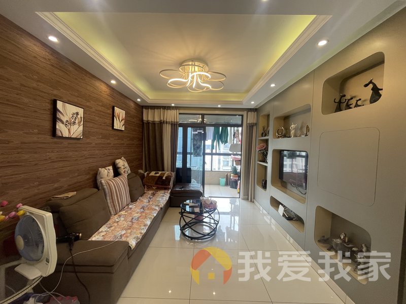 南昌我爱我家绿地外滩公馆 南北通透，采光好 装修好，环镜优美 近地铁 视野好，诚心出售