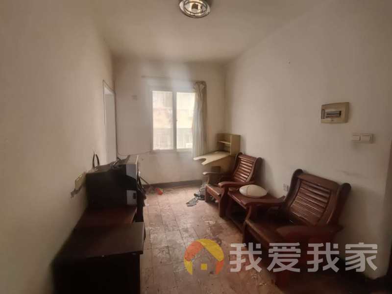 精密巷 南北通透，采光好 装修好，环镜优美 近地铁 视野好，诚心出售