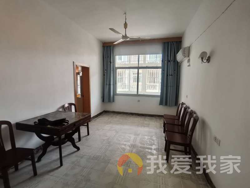 半边街 南北通透，采光好 装修好，环镜优美 近地铁 中间楼层