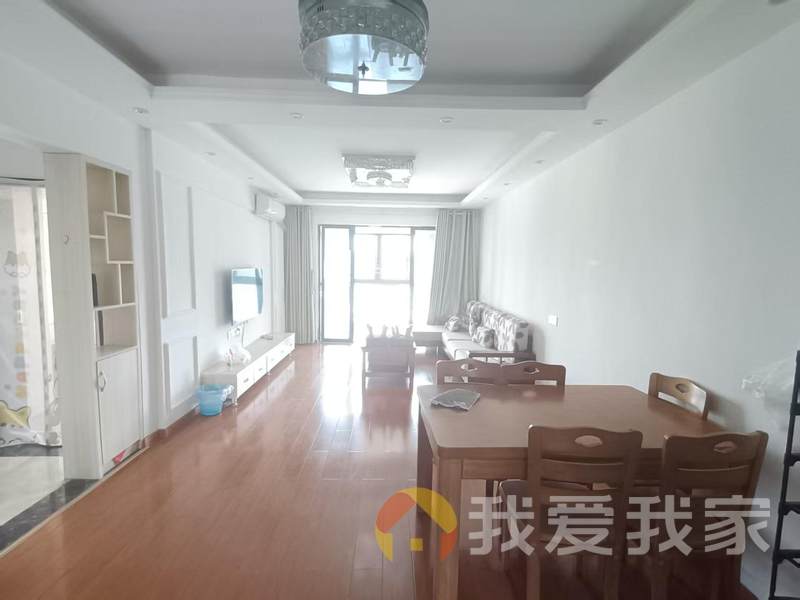 保利香槟国际 南北通透，采光好 装修好，环镜优美 近地铁 视野好，诚心出租