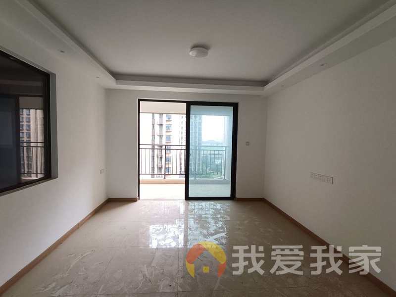 力高悦景薹（翡翠风华小区） 南北通透，采光好 装修好，环镜优美 中间楼层