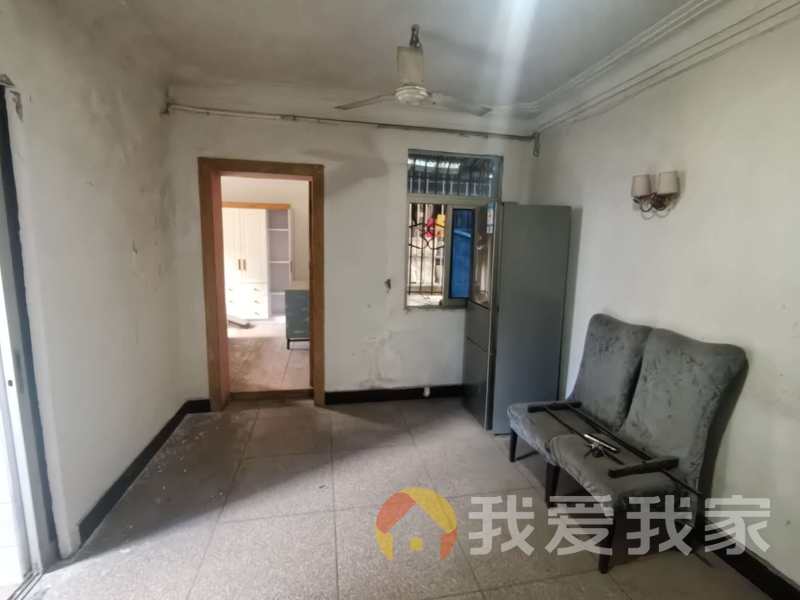 豫章后街(豫章美食城) 南北通透，采光好 视野好，诚心出售