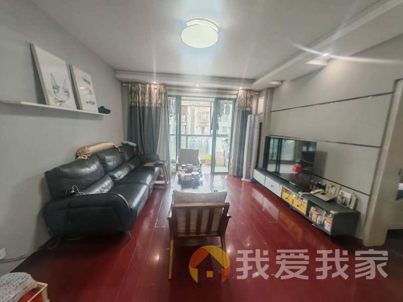 凤凰城一期凤鸣苑 南北通透，采光好 装修好，环镜优美 近地铁 周边匹套完善，，出行方便