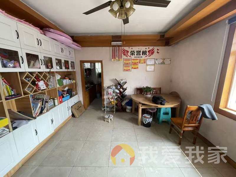 良龙小区 南北通透，采光好 近地铁 中间楼层