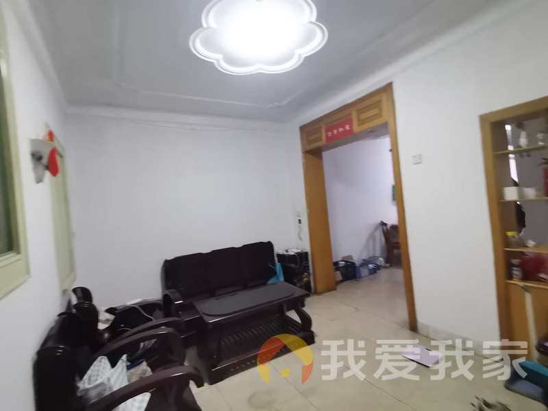 阳明路156号市委宿舍 南北通透，采光好 装修好，环镜优美 近地铁 视野好，诚心出售