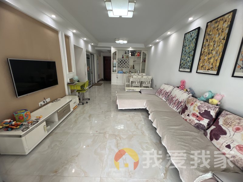 南昌我爱我家保利香槟国际 南北通透，采光好 装修好，环镜优美 近地铁 视野好，诚心出售