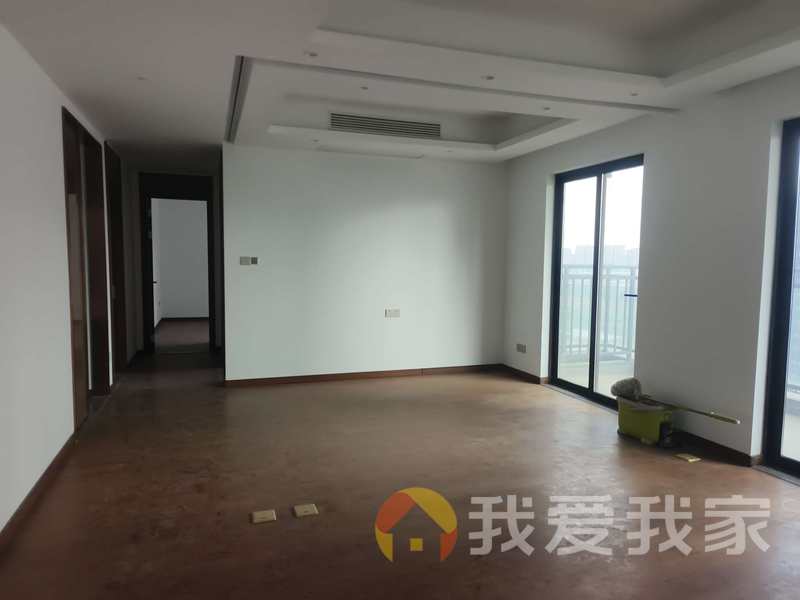 南昌我爱我家华侨城万科二期 南北通透，采光好 装修好，环镜优美 中间楼层