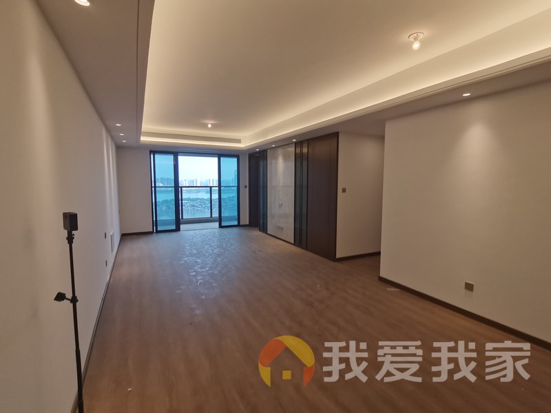 南昌我爱我家中骏世界城 南北通透，采光好 装修好，环镜优美 视野好，诚心出售