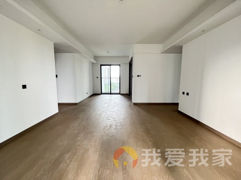 华侨城万科六期汀岸 南北通透，采光好 装修好，环镜优美 周边匹套完善，，出行方便