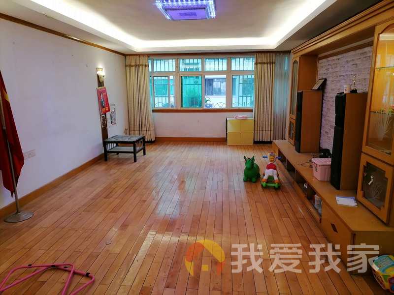 心雨花园 南北通透，采光好 装修好，环镜优美 视野好，诚心出售