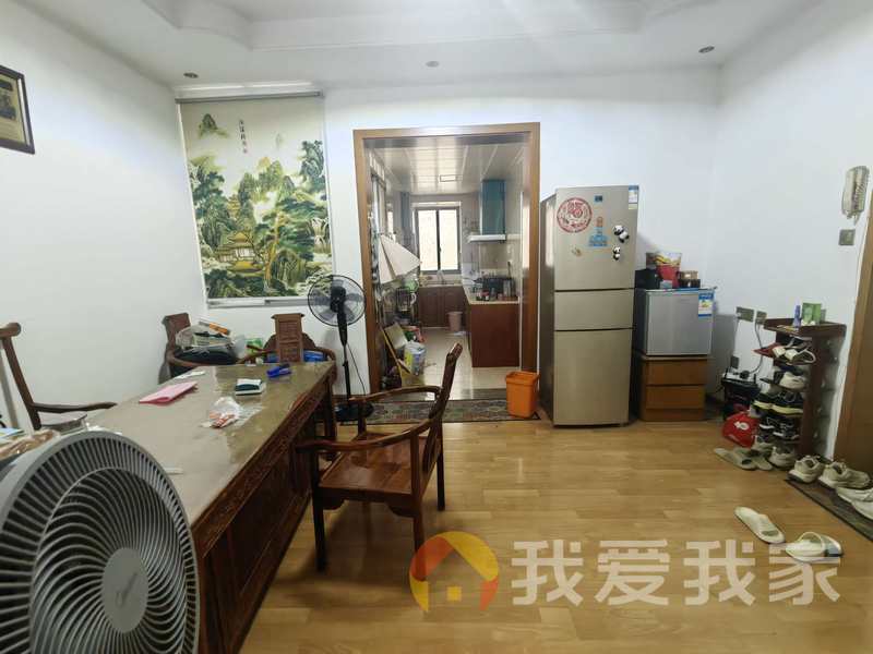 豫章路 南北通透，采光好 装修好，环镜优美 近地铁 中间楼层