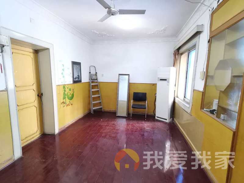 八一大道212号省委党校宿舍 南北通透，采光好 装修好，环镜优美 中间楼层