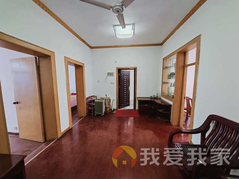 广场南路23号外贸宿舍 南北通透，采光好 近地铁 视野好，诚心出售
