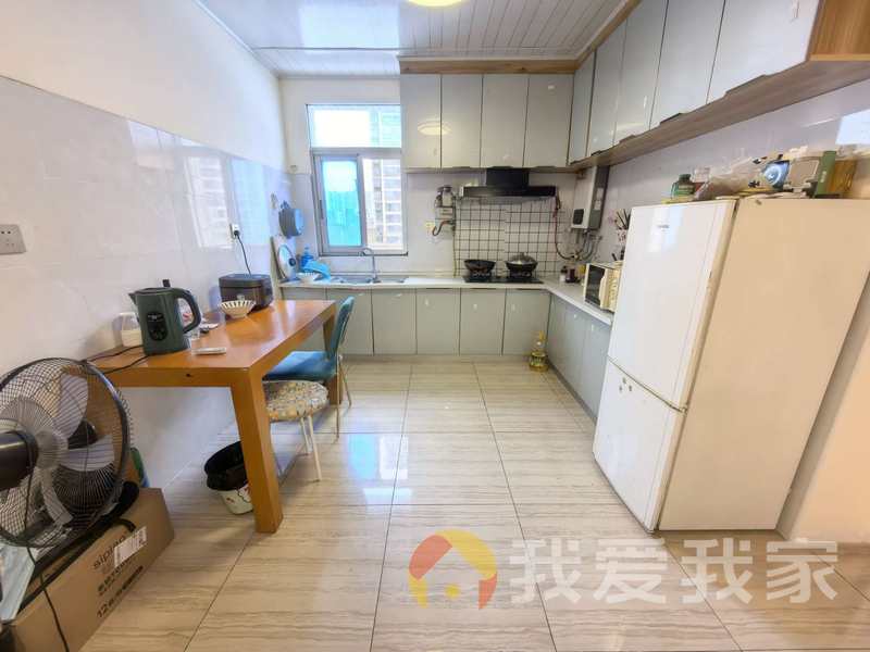 保温瓶厂宿舍 南北通透，采光好 近地铁 视野好，诚心出售