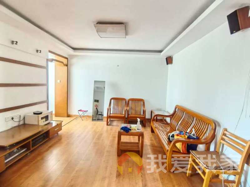 十字街蓝天雅苑 南北通透，采光好 装修好，环镜优美 近地铁 视野好，诚心出租