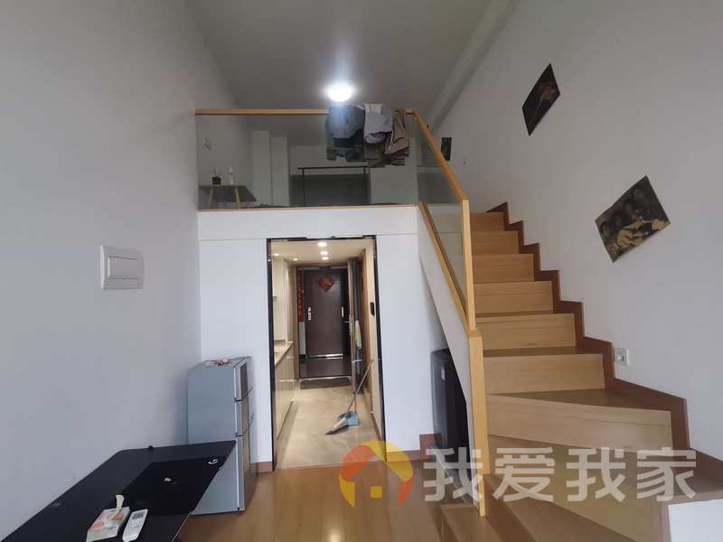 南昌我爱我家万达旁精装复式，家电家居全带可以直接拧包入住