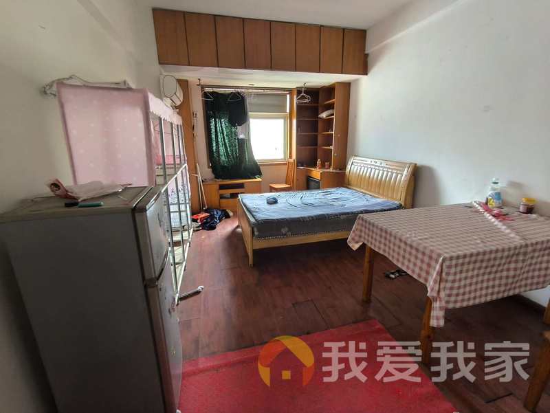 自由都 南北通透，采光好 近地铁 中间楼层