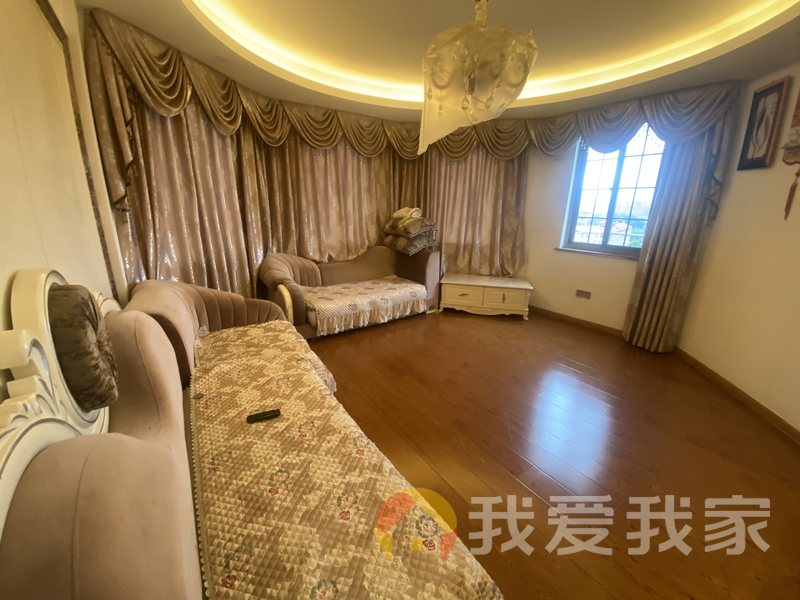 南昌我爱我家世纪风情三期四号地块 南北通透，采光好 装修好，环镜优美 近地铁 中间楼层