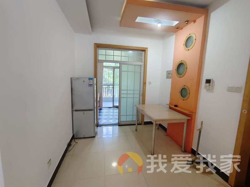 正荣大湖之都南岸公园 南北通透，采光好 装修好，环镜优美 视野好，诚心出售