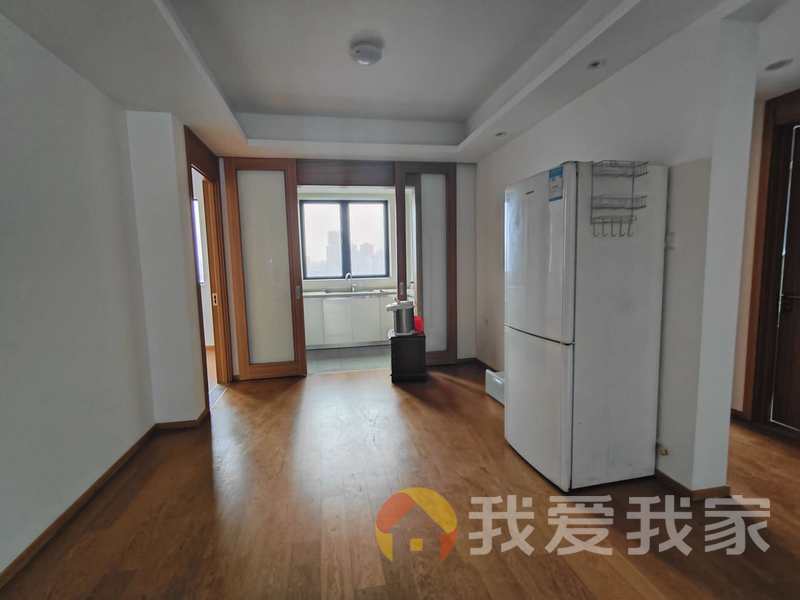 华润万象汇 南北通透，采光好 装修好，环镜优美 近地铁 中间楼层