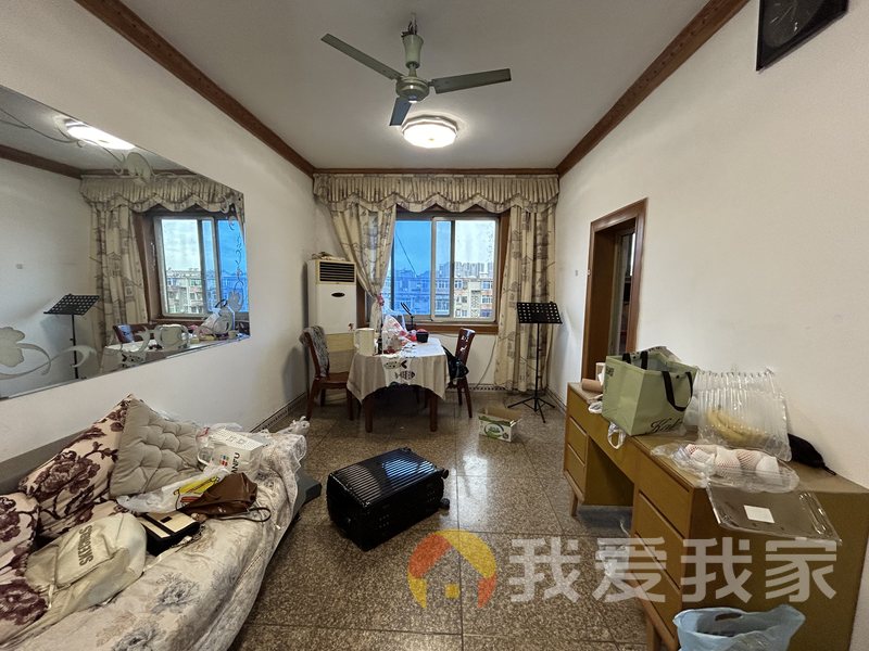 江纺住宅七区 南北通透，采光好 装修好，环镜优美 视野好，诚心出售