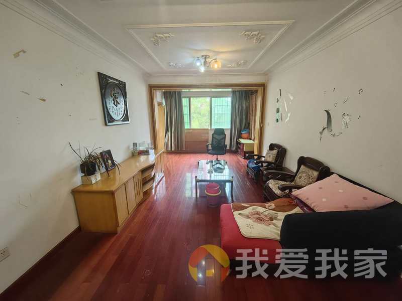 心雨花园 南北通透，采光好 中间楼层