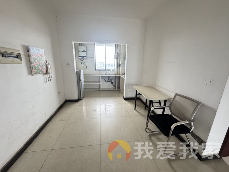 百城晶典 南北通透，采光好 装修好，环镜优美 视野好，诚心出租