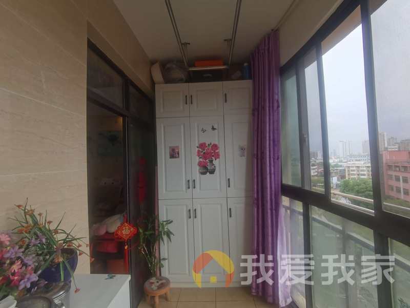 国金印象 南北通透，采光好 装修好，环镜优美 近地铁 周边匹套完善，，出行方便