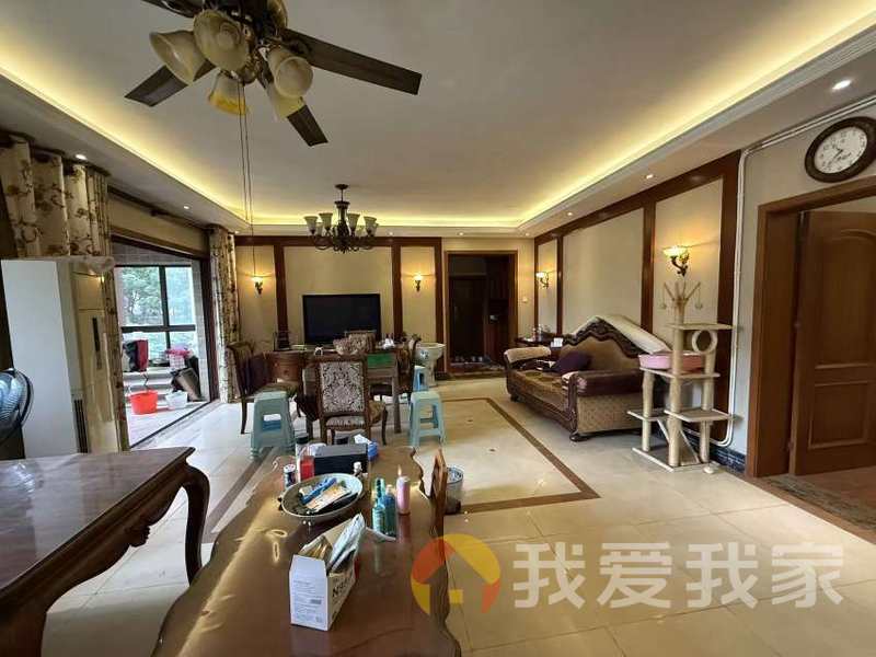 皇冠国际 南北通透，采光好 装修好，环镜优美 周边匹套完善，，出行方便