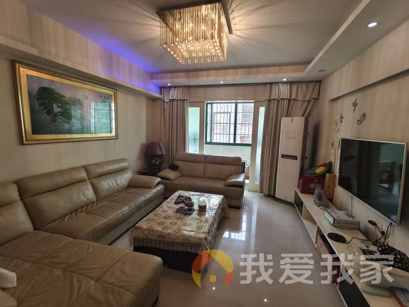 金隆华府 南北通透，采光好 装修好，环镜优美 近地铁 中间楼层
