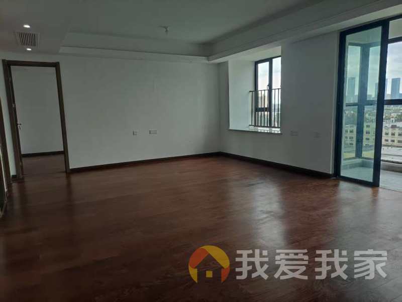 鸿海溪园 南北通透，采光好 装修好，环镜优美 视野好，诚心出售