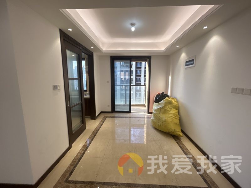龙湖煌盛春江天玺 南北通透，采光好 装修好，环镜优美 视野好，诚心出售