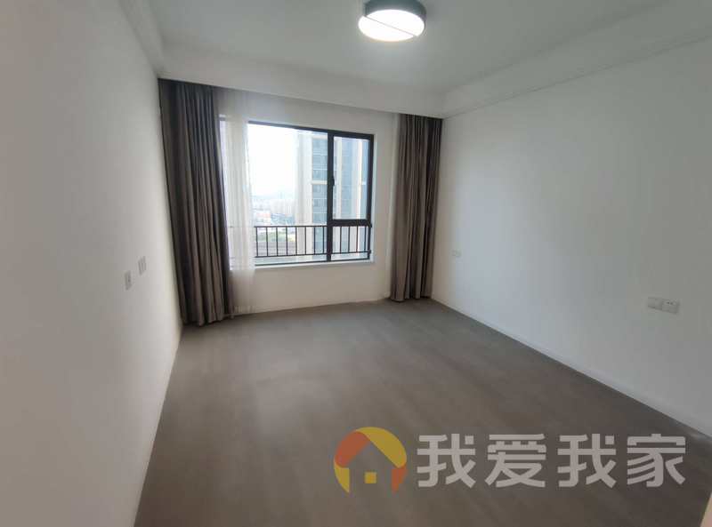 幸福誉品 南北通透，采光好 装修好，环镜优美 中间楼层