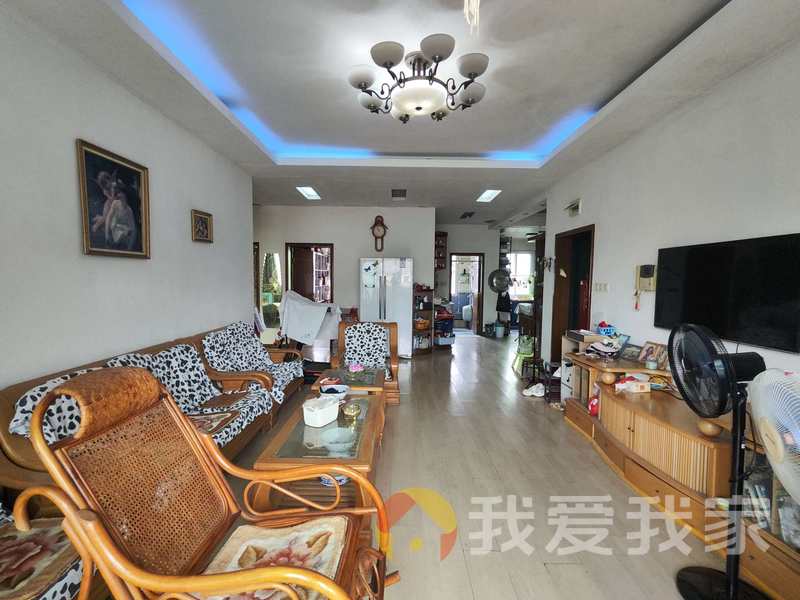 岔道口西路香槟巧筑 南北通透，采光好 装修好，环镜优美 近地铁 视野好，诚心出售