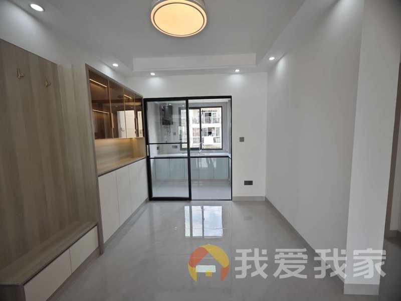 学府雅苑 南北通透，采光好 装修好，环镜优美 视野好，诚心出售
