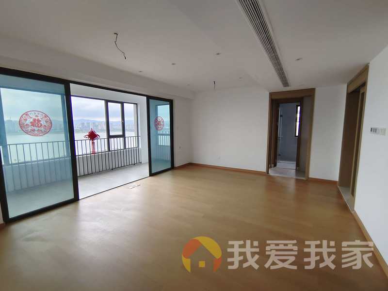 洪大新力合悦滨江 南北通透，采光好 装修好，环镜优美 视野好，诚心出售
