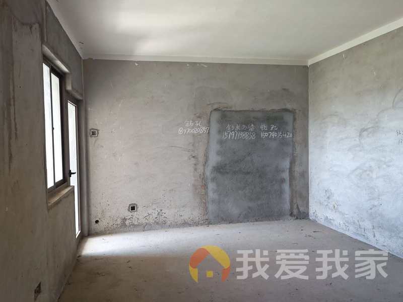 梅湖明珠 南北通透，采光好 中间楼层
